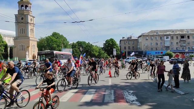 В Бельцах 4 июня 2022 г. состоялся веломарафон, приуроченный ко Всемирному дню велосипеда смотреть онлайн