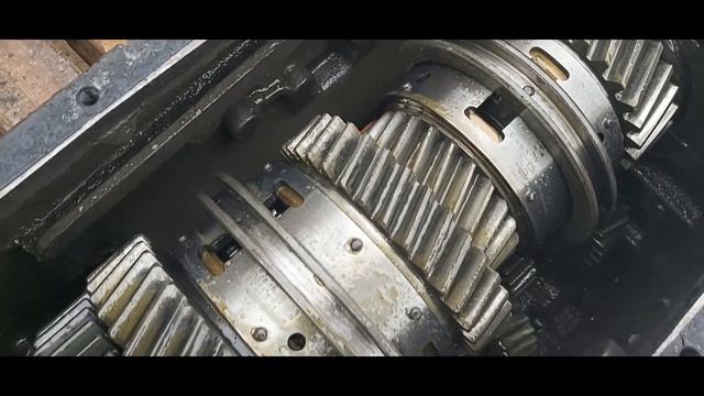 Маз ,Очередной ремонт.ЧАСТЬ 2. Разборка КПП и поиск неисправности в ней ( продолжение ). смотреть онлайн