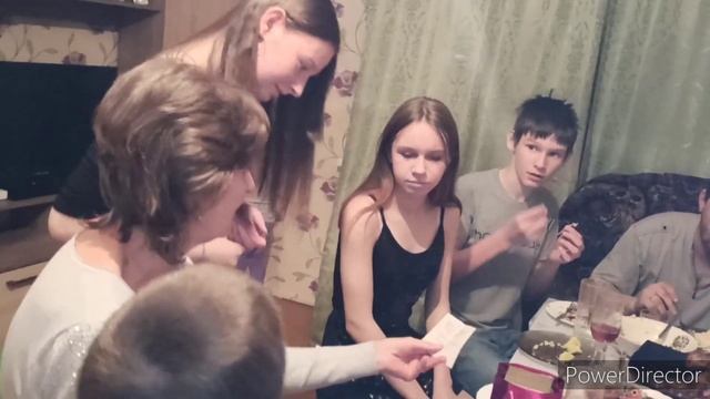 Отмечаем 14 летие Викульки//Квест по поиску подарка смотреть онлайн