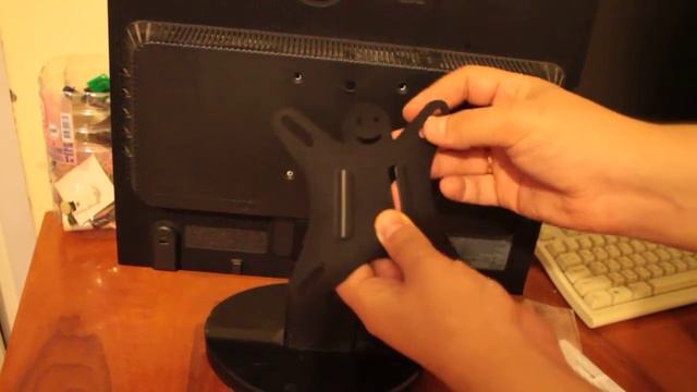 Крепим на кронштейн HOLDER LCDS-5001 монитор для игр