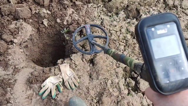 Deus 2, Нашел пятак Е 2 и закопал обратно! 40 см в глине!