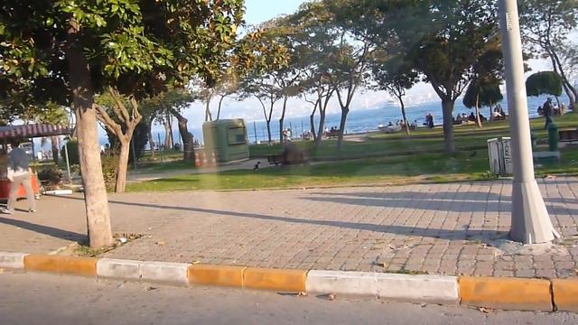 Набережные Стамбула переполнены людьми смотреть онлайн
