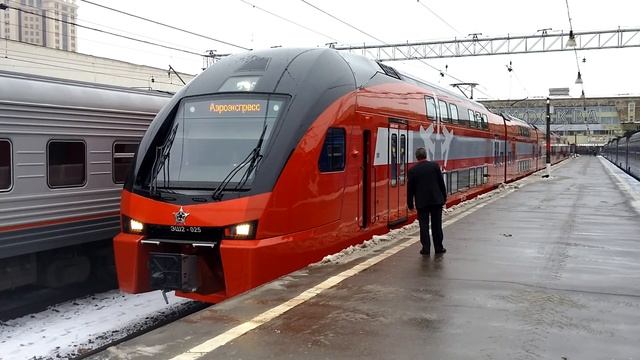 Двухэтажные "Аэроэкспрессы" запустили до аэропорта "Домодедово" смотреть онлайн