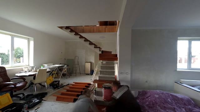 Монтаж деревянных ступеней на бетонную лестницу в TimeLaps смотреть онлайн