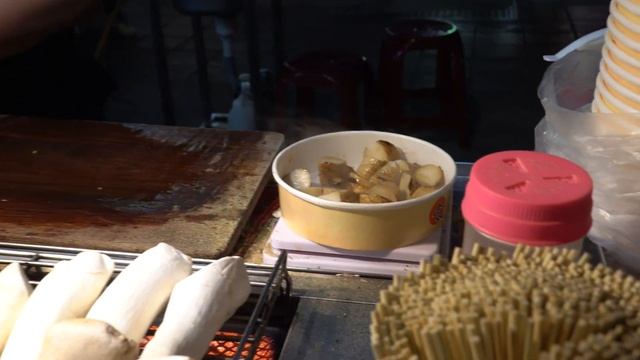 고기보다 맛있는 새송이 버섯구이 grilled big oyster mushroom - taiwanese street food / 대만 길거리 음식 / 닝샤야시장 смотреть онлайн