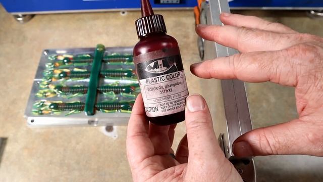 Motor Oil BATTLE ROYALE: New Changeable Pigment vs Old! смотреть онлайн