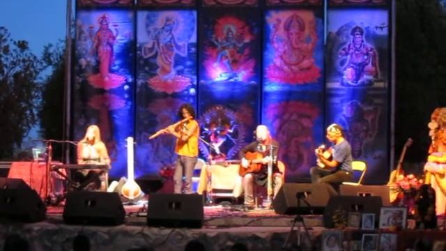 Deva Premal and Manose Gayatri Mantra смотреть онлайн