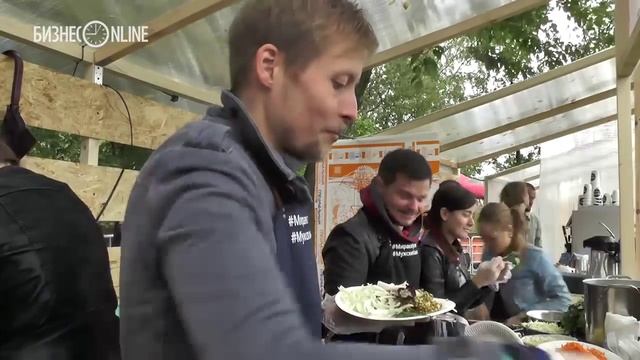 День города: военные оркестры, фестиваль еды и стихи Натальи Варлей смотреть онлайн