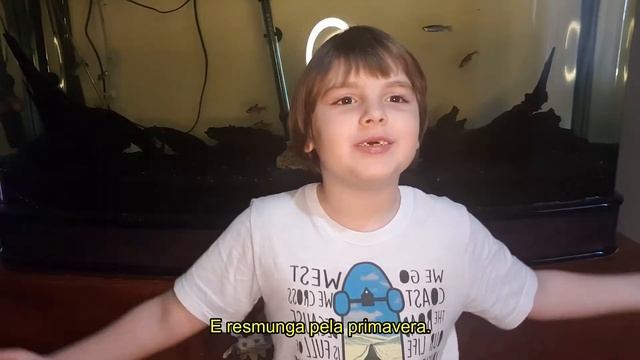 Criança brasileira de 5 anos recita poema russo Зима недаром злится смотреть онлайн