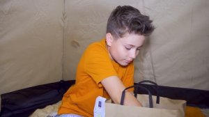 24 часа В ПАЛАТКЕ челлендж!!! Серёжа провел ночь в палатке?