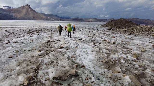 Поход в горы 2023 день 4 мое первое восхождение. Пересекли ледник. Эльбрус стал еще ближе смотреть онлайн