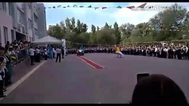 Первая линейка и звонок Арсения . Алматы с.ш 32 . смотреть онлайн
