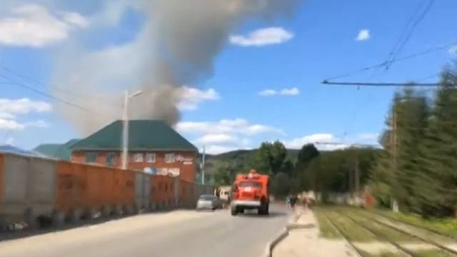 Крупный пожар на Златоустовской, 20 произошел в эти выходные смотреть онлайн