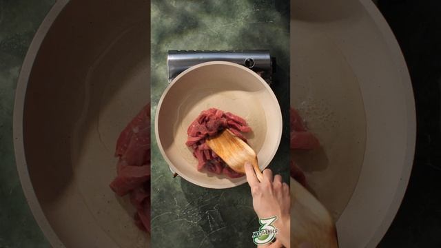 Почему мясо выделяет много жидкости при жарке? смотреть онлайн