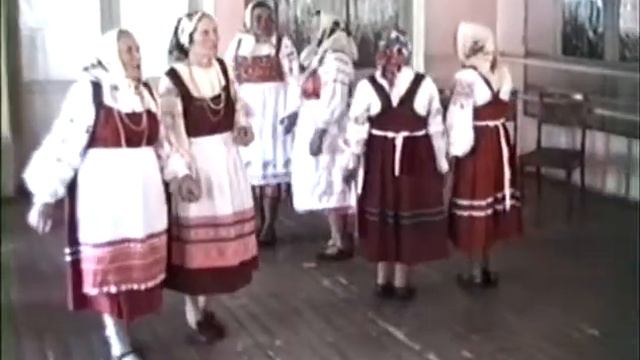 Смоленская обл., Ельнинский р-н, г. Ельня. Хоровод "Всё б я по горенке ходила". 1996 г. смотреть онлайн