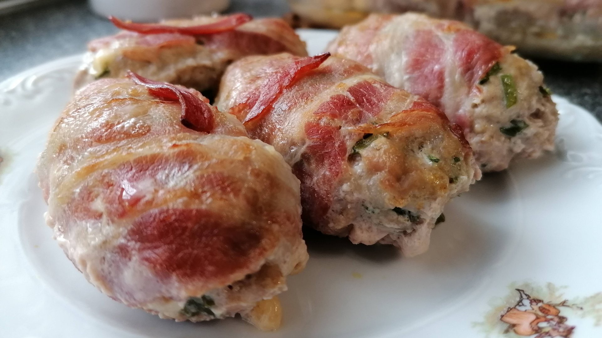 Котлеты в беконе – это очень вкусное и весьма оригинальное мясное блюдо. смотреть онлайн