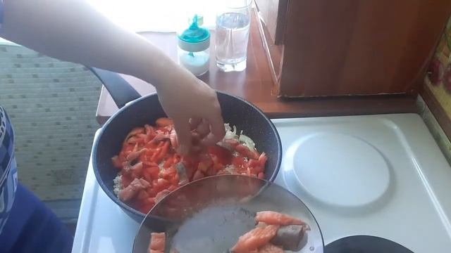 Тушёная рыба с овощами и рисом на сковороде❣ смотреть онлайн