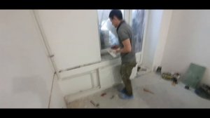 Столешница вместо подоконника. Устанавливаем подручными средствами