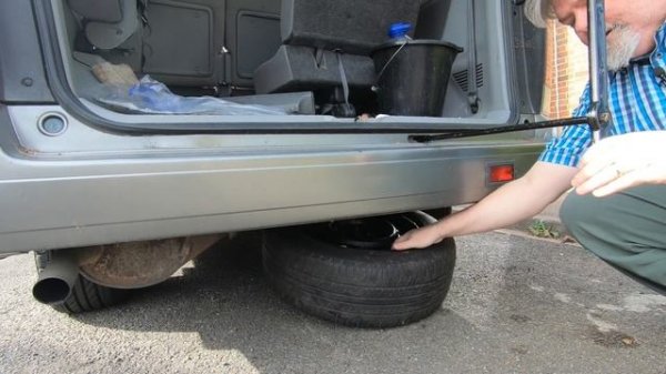 Mazda Bongo / Friendee / Ford Freda: Where's the Spare?