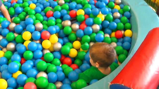 детский развлекательный центр планета игрик детская площадка для детей горки батуты бассейн смотреть онлайн