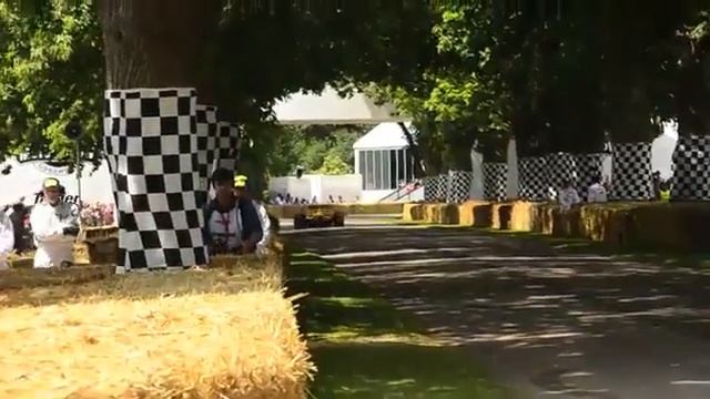 Звуки болидов F1 смотреть онлайн