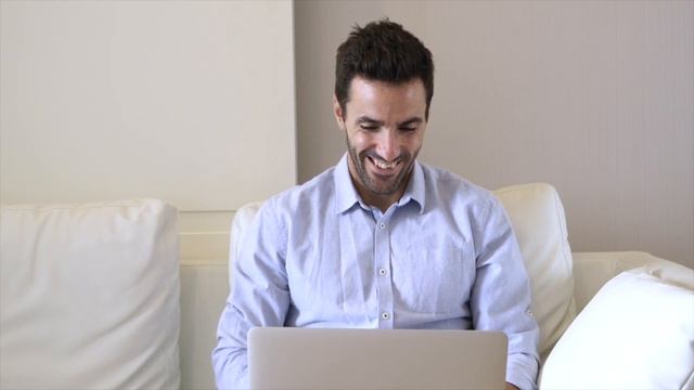 Дальнобойщик в метель подобрал на шоссе бабулю сбежавшую из дома престарелых… А едва она сказала ЭТ смотреть онлайн