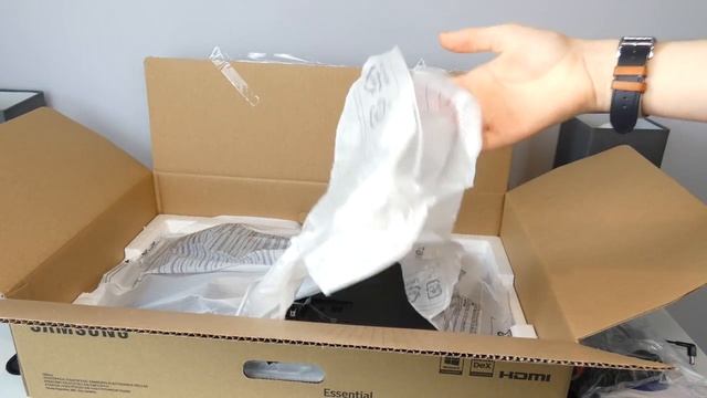Samsung 24" Curved Monitor Unboxing & Setup (CF396) смотреть онлайн