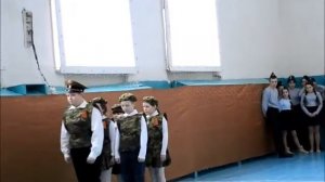 Смотр строя и песни. Выступление учащихся начальной школы.