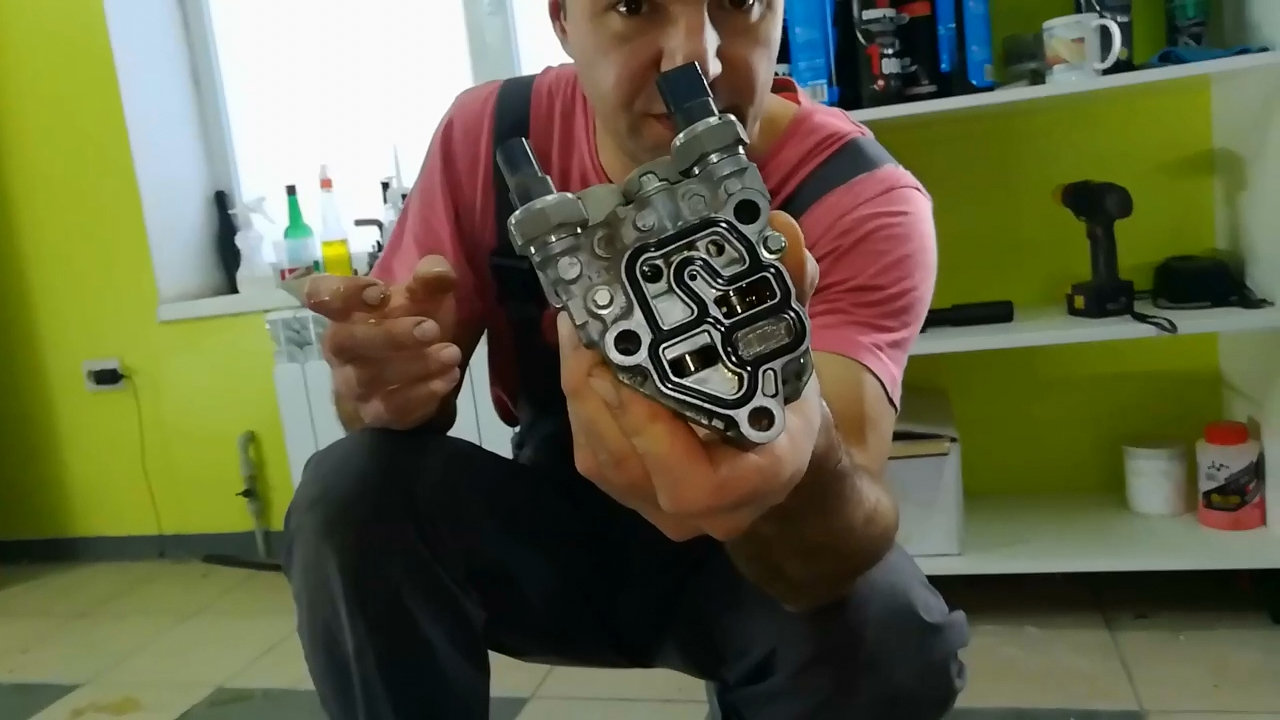 Honda Insight/ ТО чистим клапан EGR и фильтр клапана управления VTEC (часть 2). смотреть онлайн