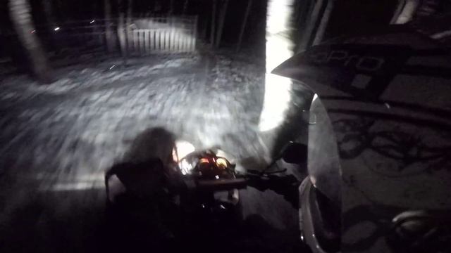 покатушка зимой на мото IRBIS TTR250R (преверяем ксенон в лесу) смотреть онлайн