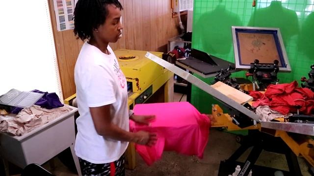 Printing A Couple Of Shirts смотреть онлайн