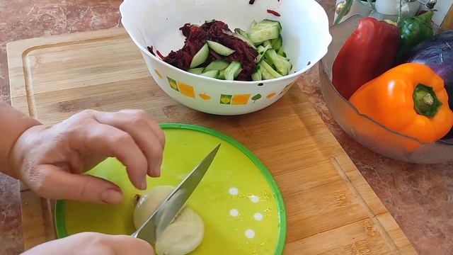 САЛАТ ИЗ СВЕКЛЫ - ПРОСТО ПАЛЬЧИКИ ОБЛИЖЕШЬ!!! Beet Salad . смотреть онлайн