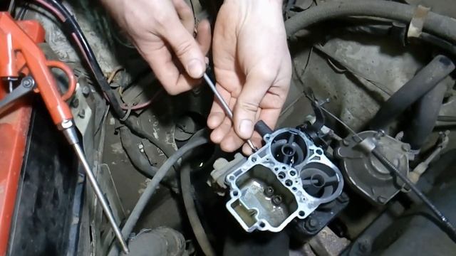 ВАЗ 2106 НЕ ЗАВОДИТСЯ. НАСТРОЙКА КАРБЮРАТОРА. смотреть онлайн