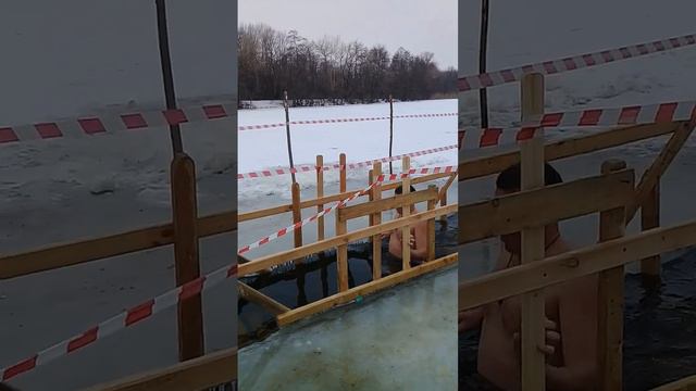 Урюпинский казак купается в проруби на Крещение. смотреть онлайн