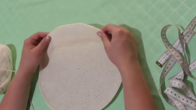 Классический берет крючком столбиками с накидом. смотреть онлайн