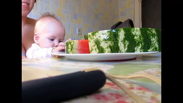 5 месяц ребенка. Никки смеется, гулит радует =) смотреть онлайн