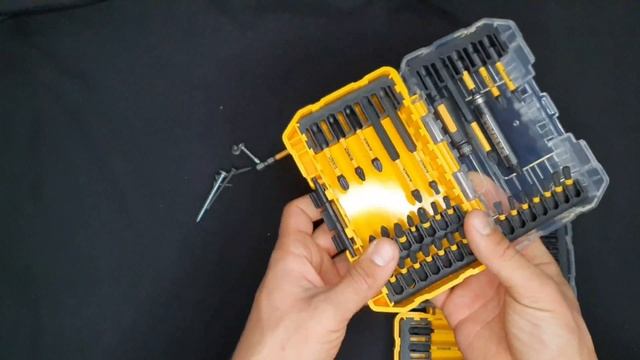 Наборы бит DEWALT DT70730T и DT70739T смотреть онлайн