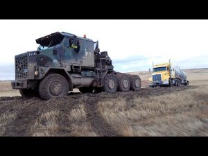 Грузовики и тракторы застряли на бездорожье!!! Спасение тяжелой техники!!!