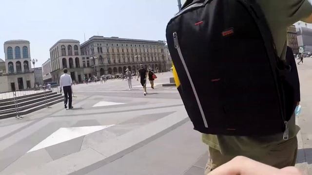 9 mins of Relaxing Street Photography in Milan [POV] смотреть онлайн