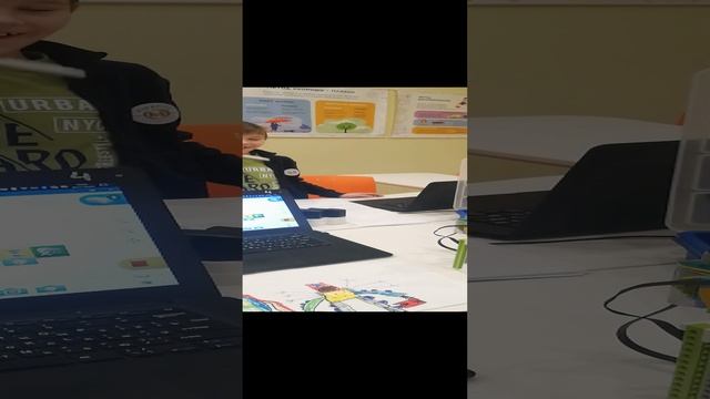 робот с антенной.mp4 смотреть онлайн