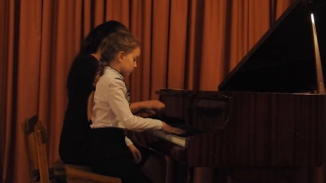 Фортепианный дуэт Т.Карамия Прогулка по кукурузному полю смотреть онлайн