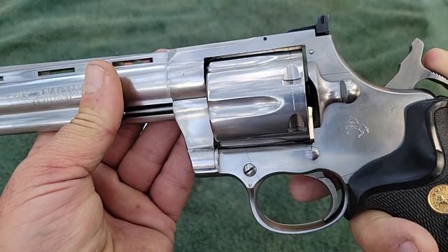 Colt Anaconda Old vs. New. (WHICH ONE IS BETTER??) смотреть онлайн