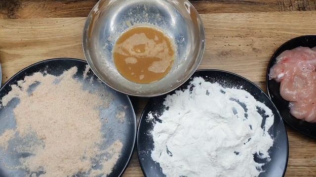 Сочная куриная грудка в кляре. Простой и быстрый ужин для двоих. смотреть онлайн