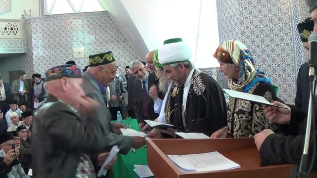 Верховный муфтий вручил дипломы имам-хатыбам ЦДУМ РФ. смотреть онлайн