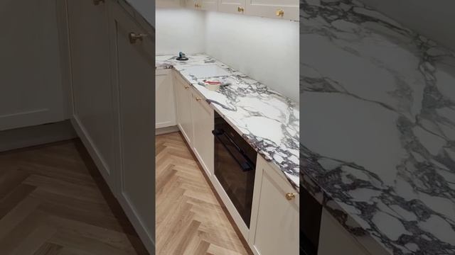 #крупноформатныйкерамогранит #столешница #столешницы #керамогранит #широкоформатныйкерамогранит смотреть онлайн