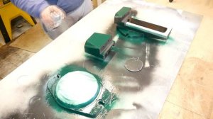 Восстановление тисков, полный разбор с заменой подшипника и снятием старой краски