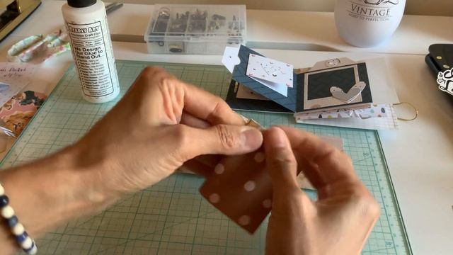 Mini Album Tutorial with Closure using my Scraps смотреть онлайн