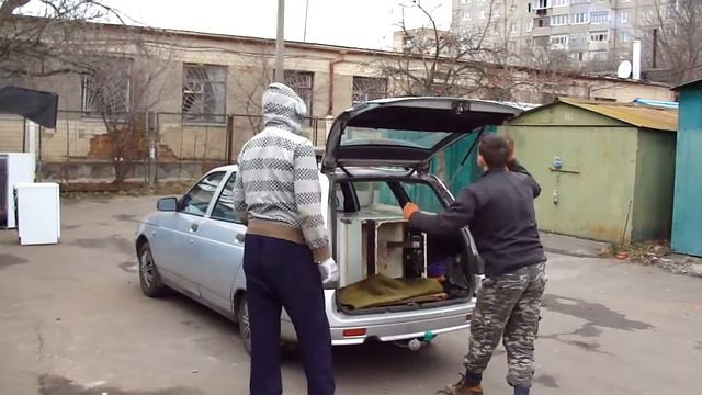 Сколько можно перевезти холодильников в легковом автоиобиле 1? 2? ........ 4 ! ! ! ! смотреть онлайн
