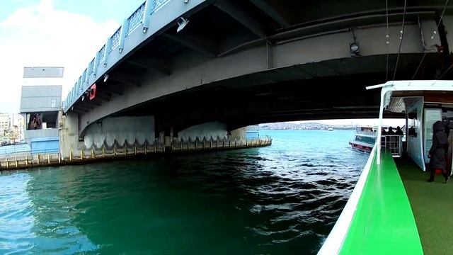 Между Европой и Азией. Босфор - золотая середина Стамбула смотреть онлайн