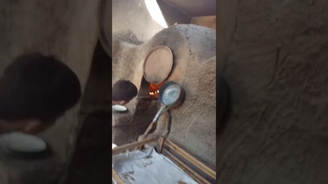 Как пекут лепешка